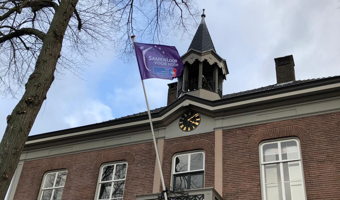 De vlag wappert speciaal voor Irda.