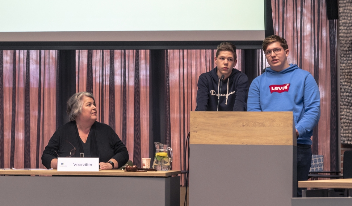 Spreken voor de hele zaal hoort er ook bij.