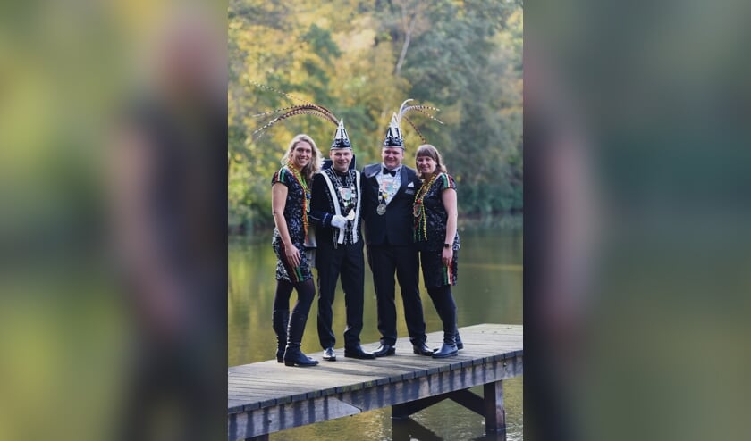 Twan en Rolph met hun dames. | Fotonummer: f0f8ec