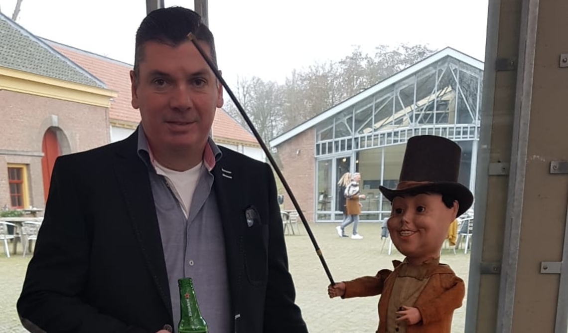 John van Erp en zijn Rooise ramentikker.
