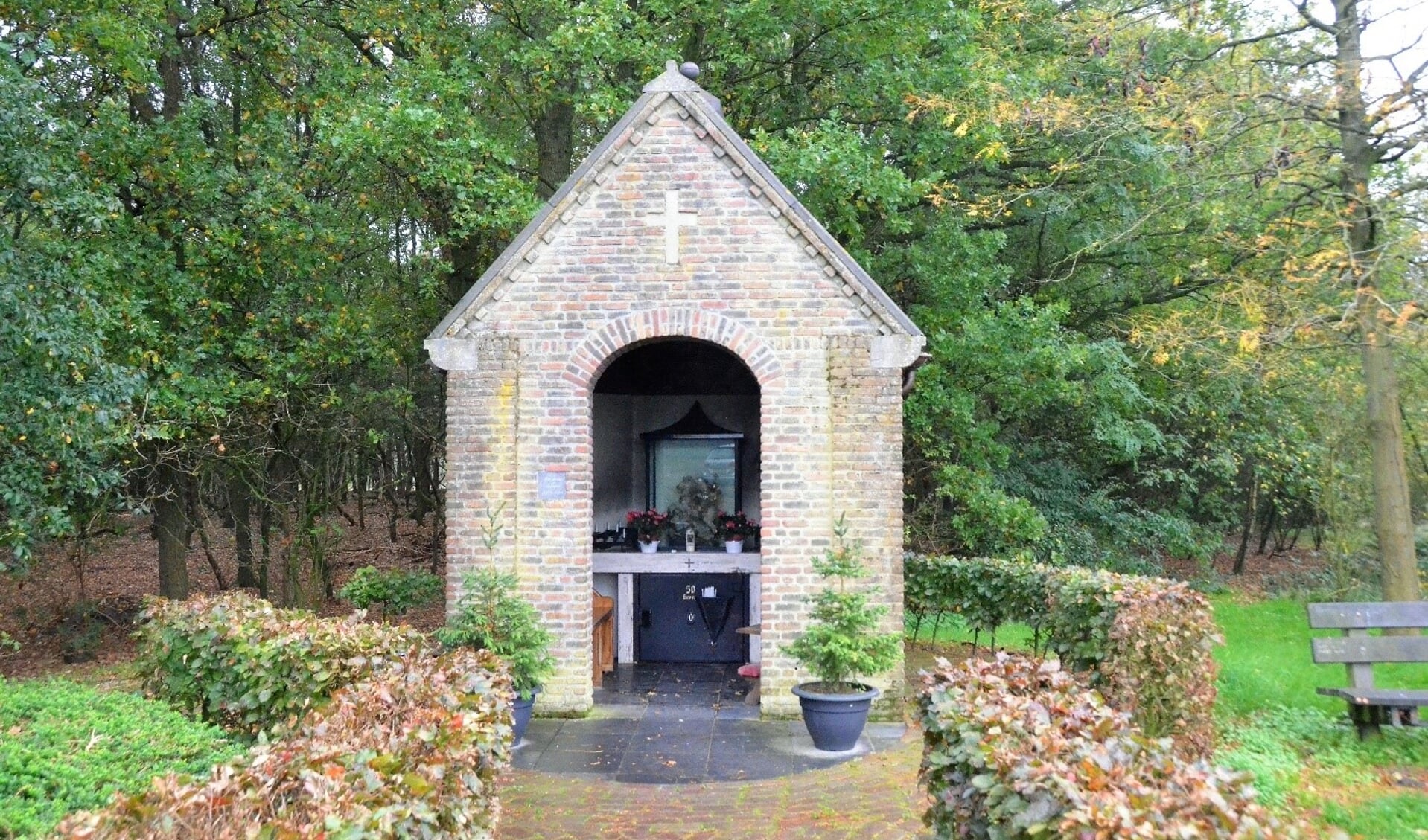 ‘De Deurdouwers’ in het Everse hebben ook een kapel. Deze is echter toegewijd aan de heilige Martinus.                   