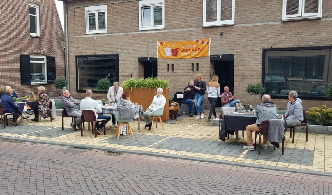 <p>Een eerdere editie van burendag.</p>