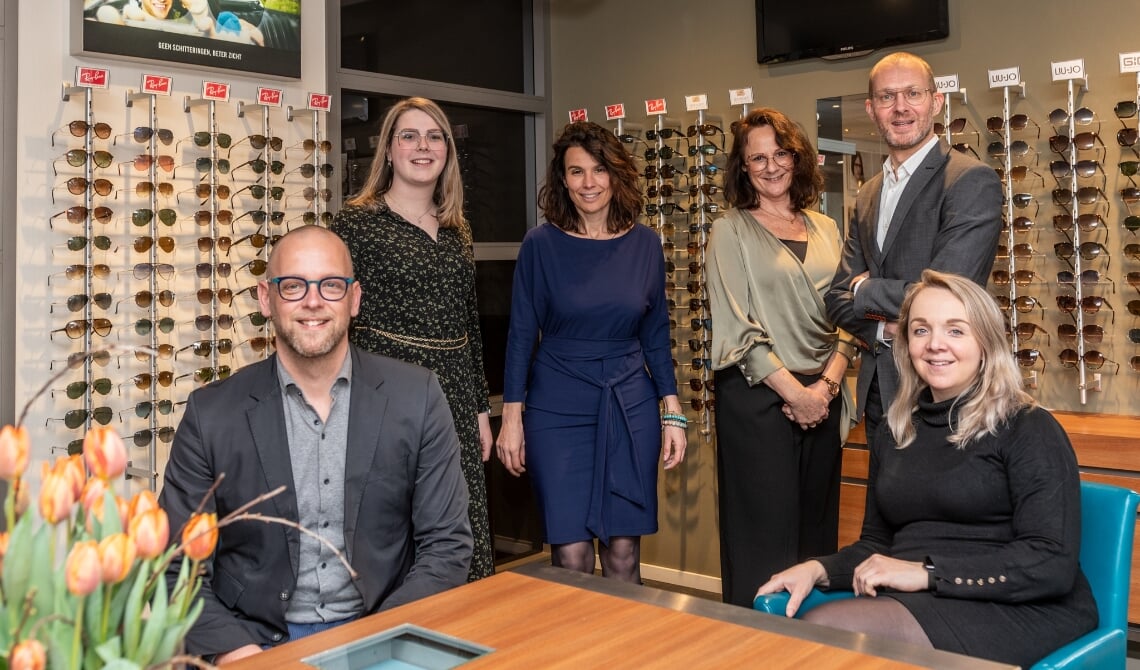 <p>Het team van Huiskens Optiek & Horen.</p>