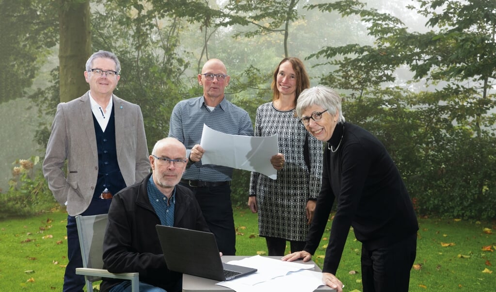 v.l.n.r.: Maurice van Osch, Wim de Vrij, Albert van Stiphout, Caro van Dijk en Mieke van Lankveld.