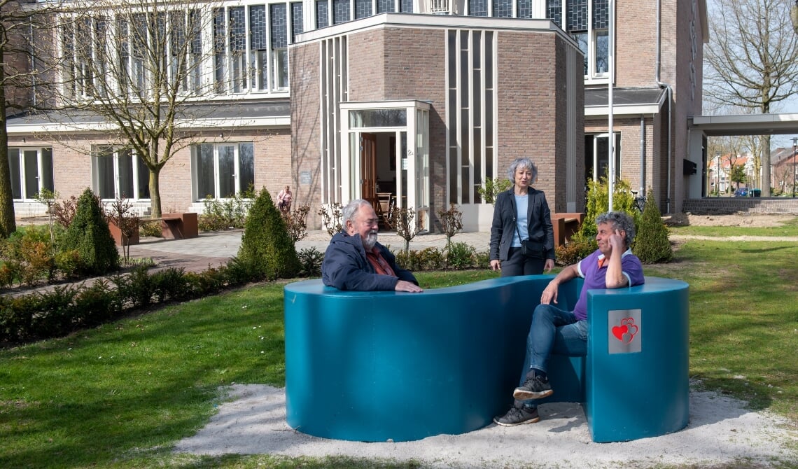 <p>De fietsroutes lopen langs de Mijmerbankjes.</p>