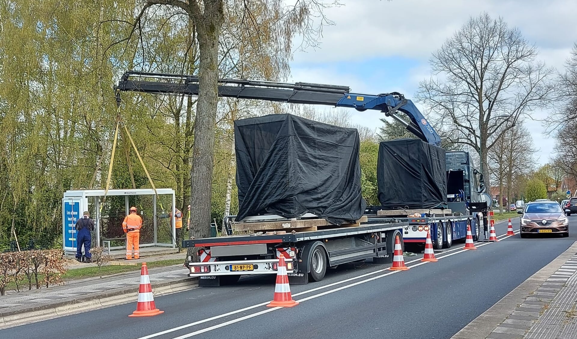 Plaatsing van nieuwe bushaltes met sedum dak