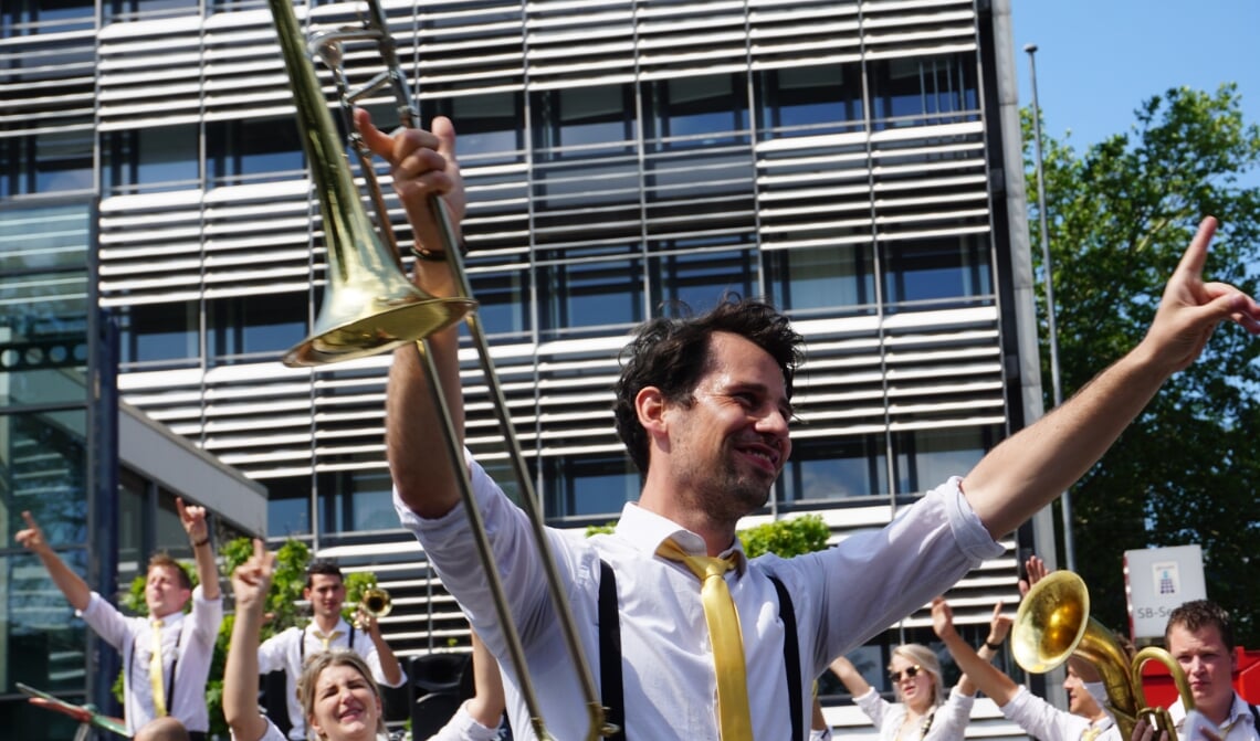 <p>Vincent tijdens een optreden.</p>