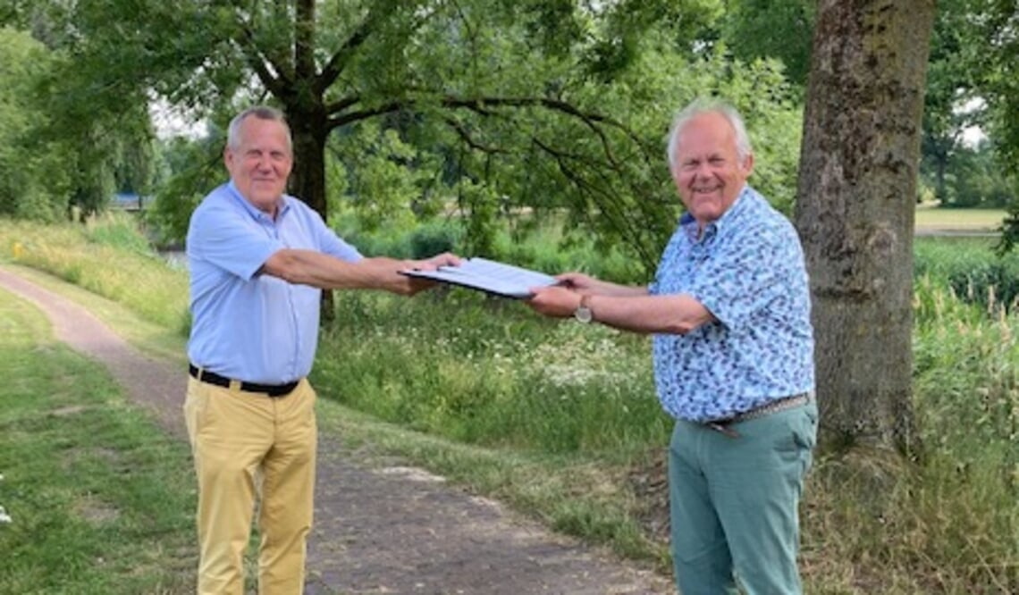 <p>wethouder Van Rooijen en Mari Thijssen.</p>