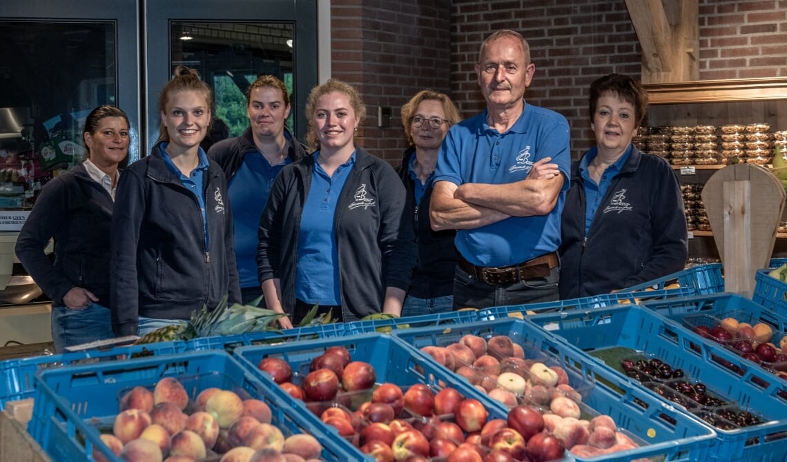 Ad de Bever met zijn team.