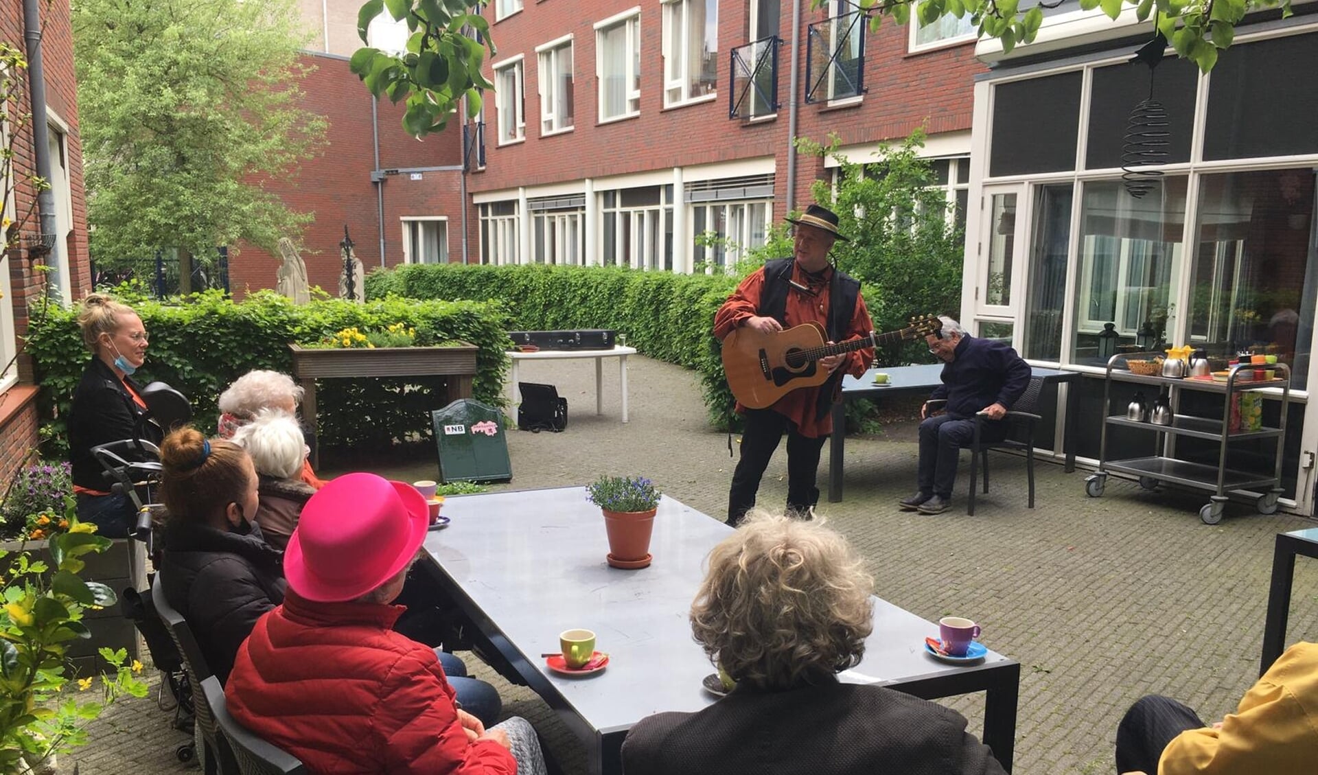 Een fijn optreden in de binnentuin.