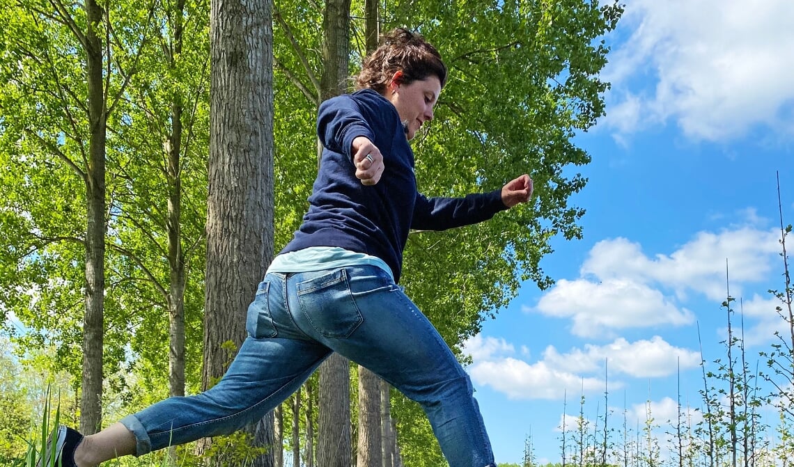 <p>Lisa van de Ven springt het Land van Rooi in.</p>