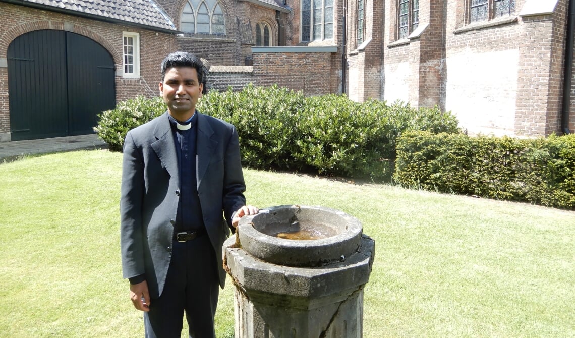 <p>Pater Pushpa</p>