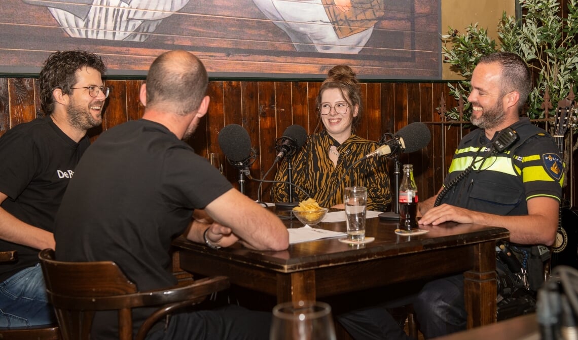 <p>Iedere keer weer is het gezellig aan tafel van café Ons Thuys</p>