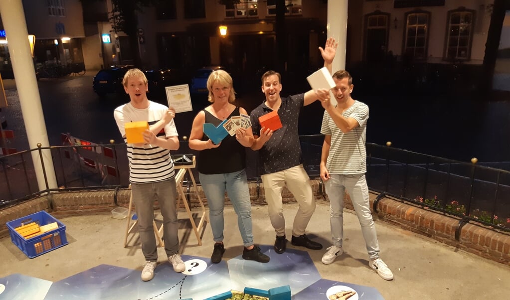 Op de foto vlnr; Geert-Jan vd Heuvel, Jolanda Sabel (periodekampioen), Johan Grootswagers en Pim van Dinten