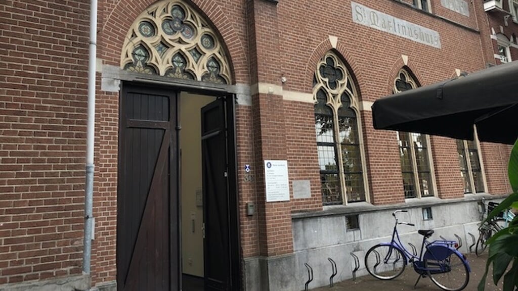 Hier zit de Rooise bibliotheek.