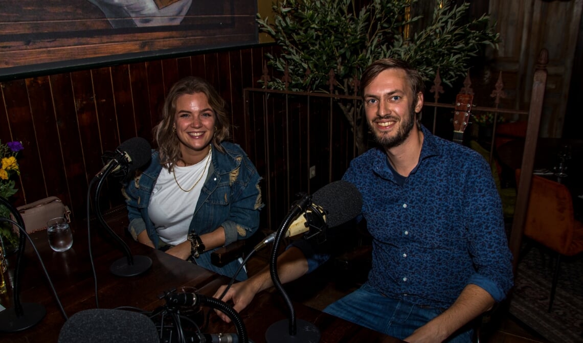 <p>Sophie Francis en Rik Compagne schoven aan in café Ons Thuys</p>