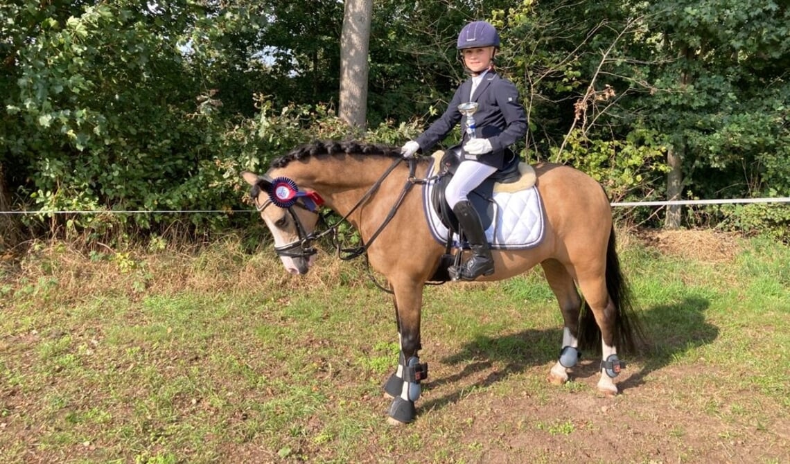 <p>Sanne en haar pony Beauty</p>