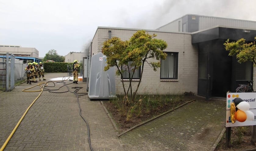 Brand in een loods aan de Handelsweg