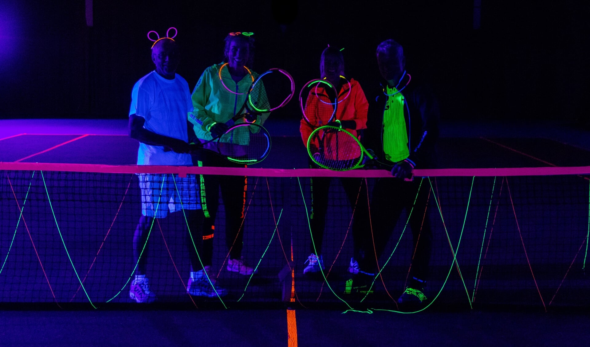 Glow in the dark tennis was een groot succes