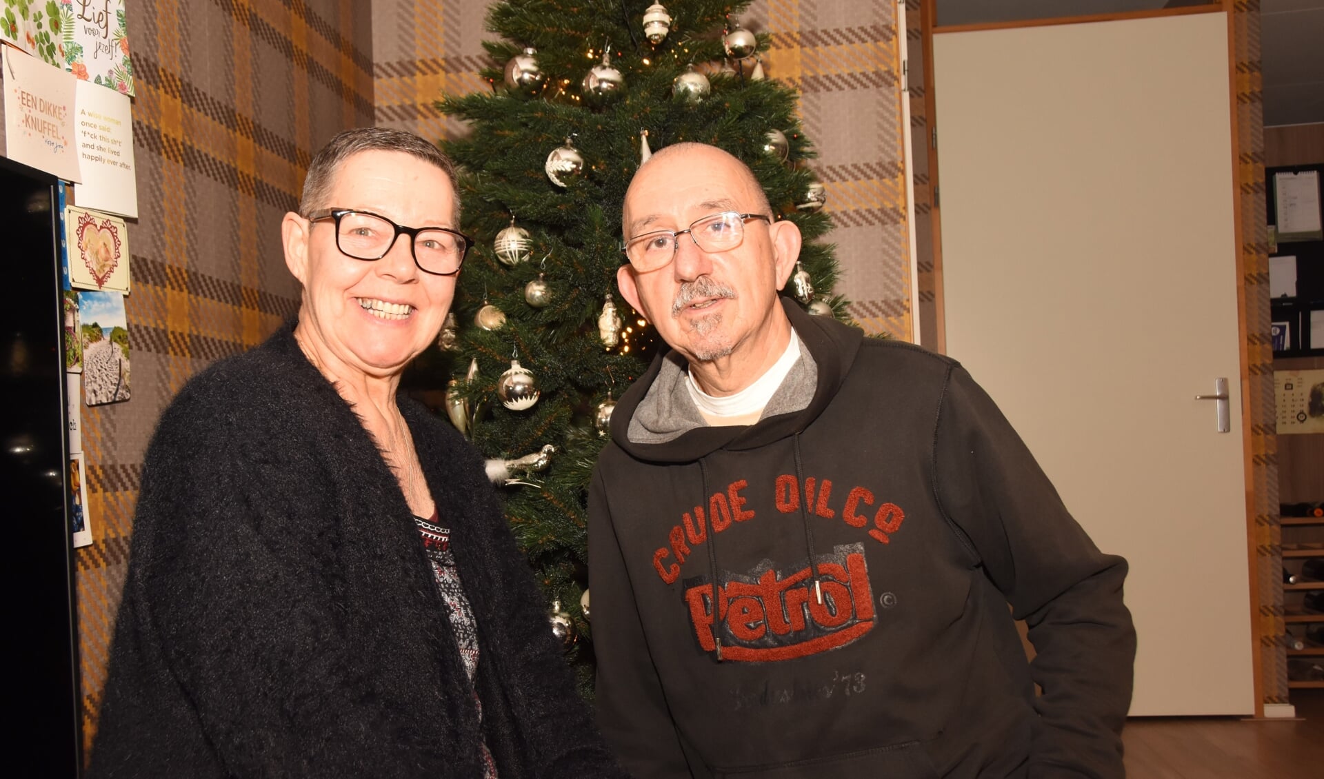 Hannie en Wim Klomp runnen met hun team Lekker belangrijk de kerstkringloopwinkel in WoensXL