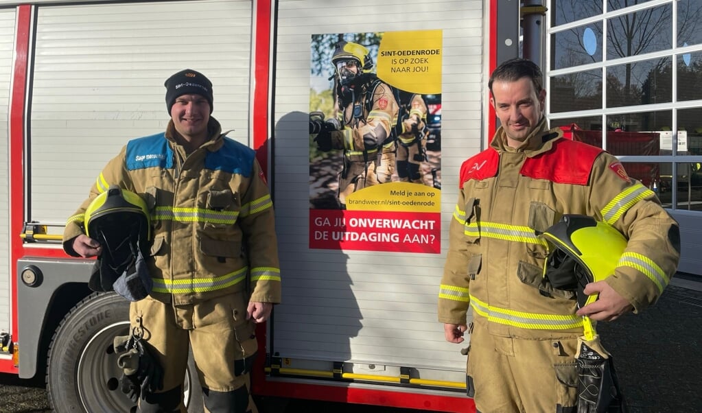 Niels (l) en Rens werken met veel trots bij de brandweer.