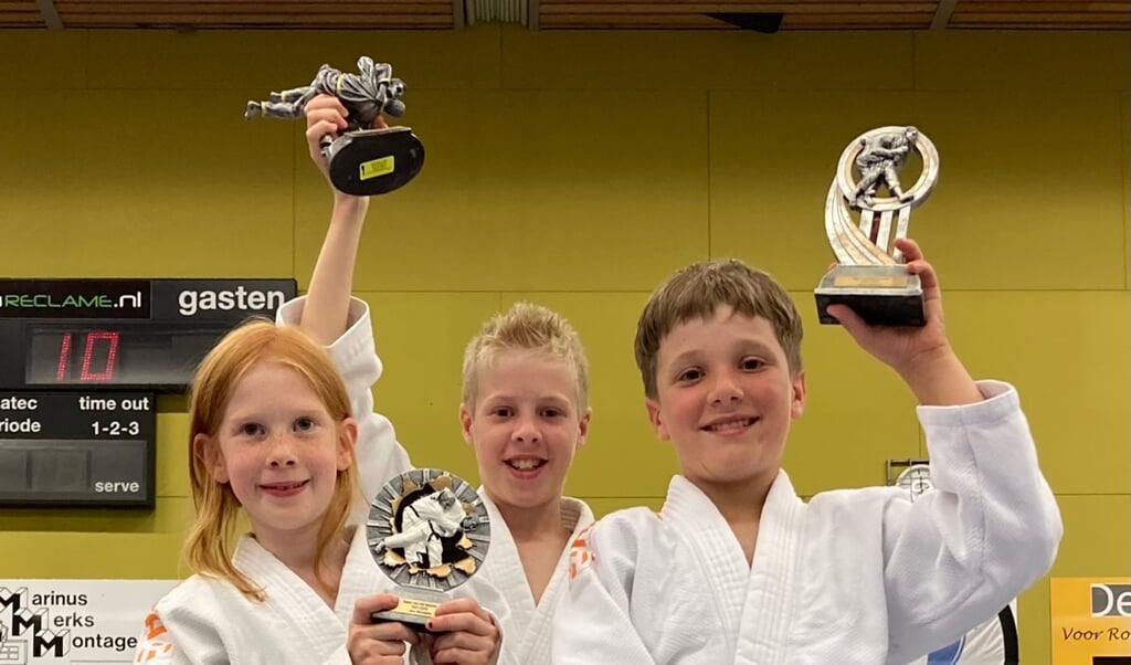 Links Lieke Brouwers, midden Milan van den Elsen en rechts Guus Kapteijns