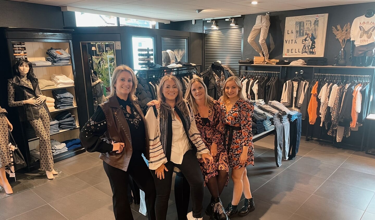 vlnr: Dolinda, Femke, Elle & Maxime