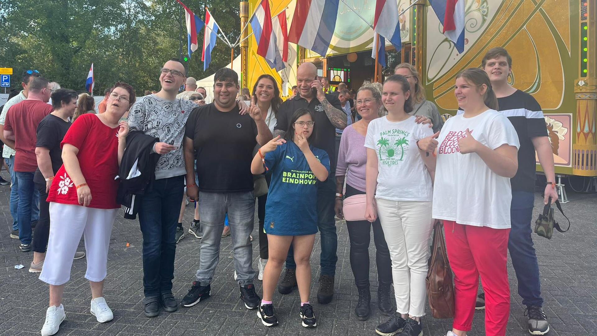 Het team van Bakje T met een bellende Wijnald Koolen, de mede-organistor.