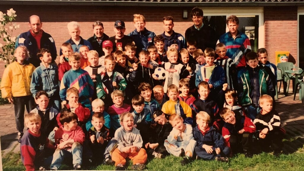 Dit is zo'n oude foto, een mooi voorbeeld. VV Nijnsel jeugdkamp in 1997.
