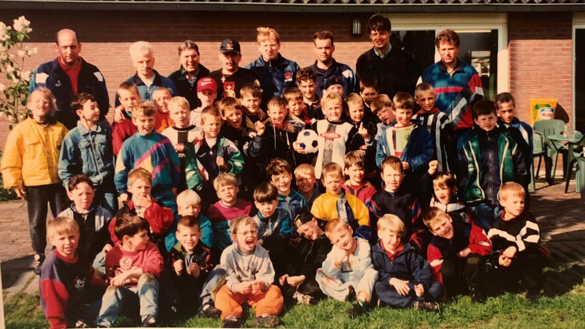 Dit is zo'n oude foto, een mooi voorbeeld. VV Nijnsel jeugdkamp in 1997.