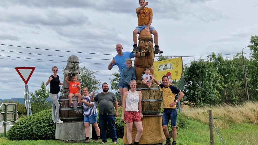 Met vrienden naar de Grande Choufferie (jaarlijks feest bij de La Chouffe brouwerij) kan de jaarlijkse groepsfoto natuurlijk niet ontbreken!
