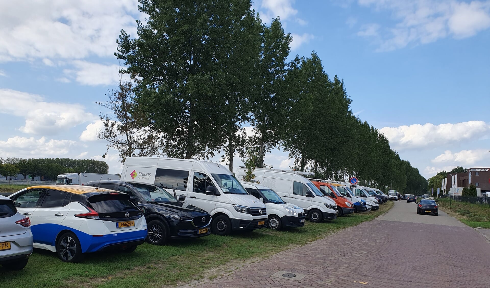 Er stond een hele rits aan auto's.