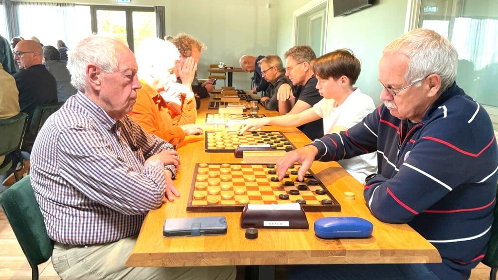 Fred Passchier tegen Theo van de Hoek (links)