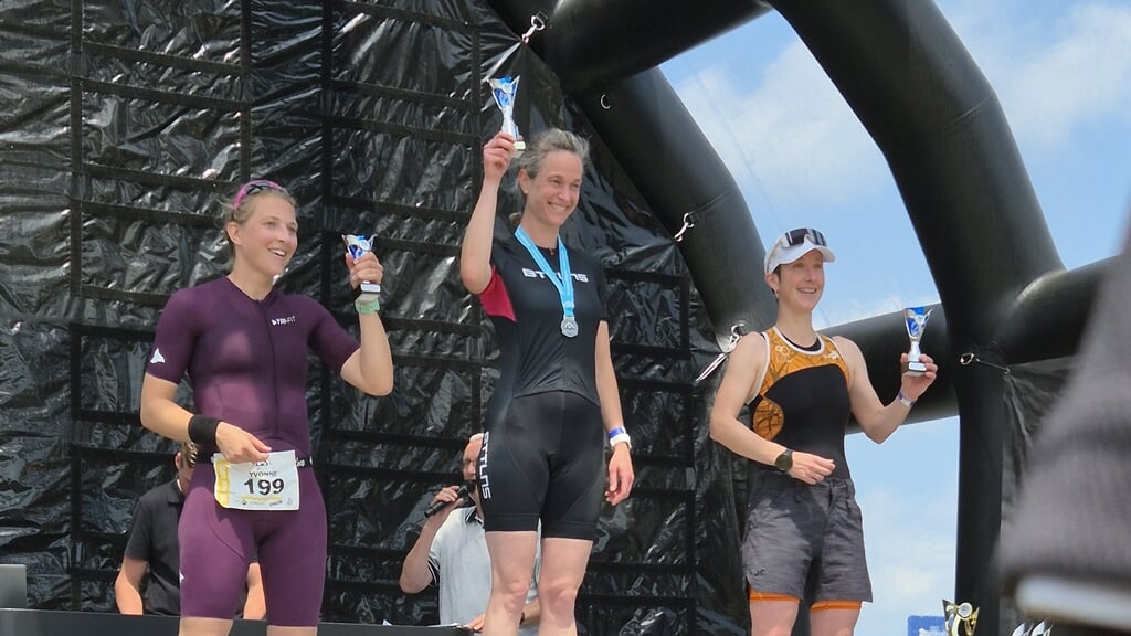 Eveline trots op de eerste plaats (midden).