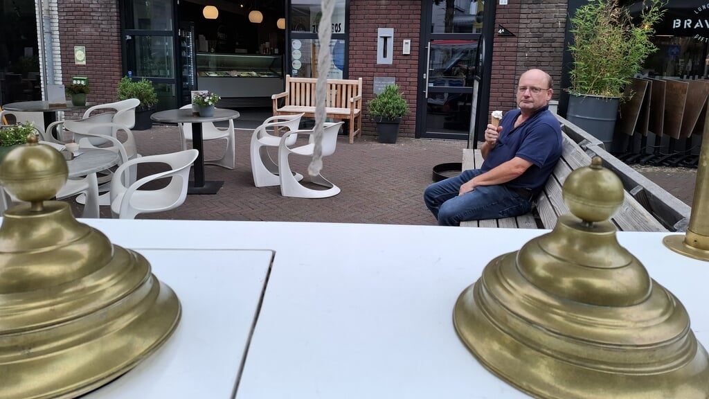 Hans op de plek waar hij iedere dag komt.