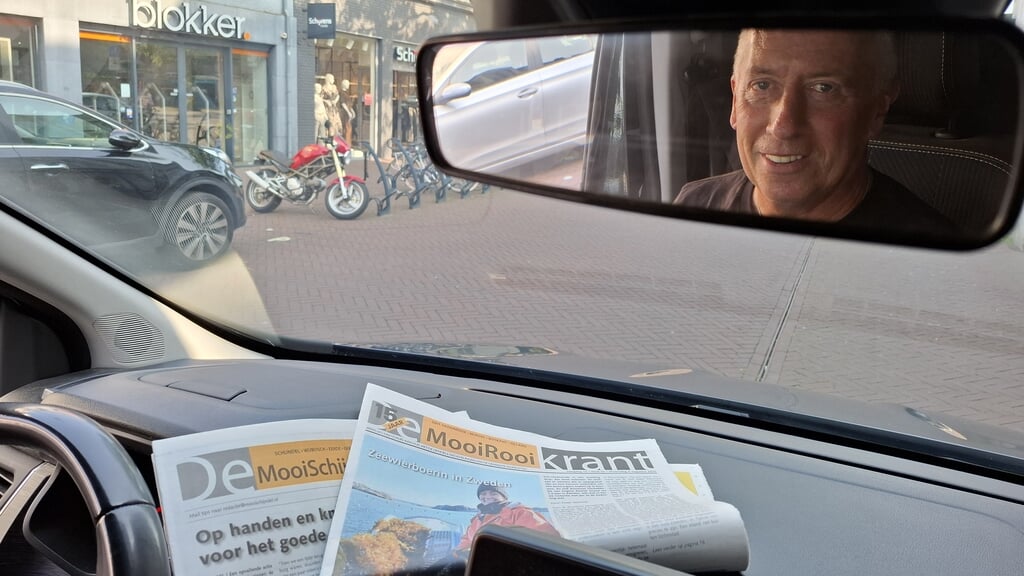 Gerry kijkt altijd goed in zijn spiegels.