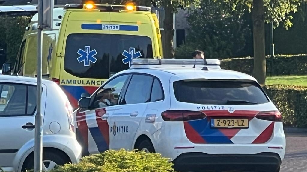 Politie en ambulance bij het ongeluk.
