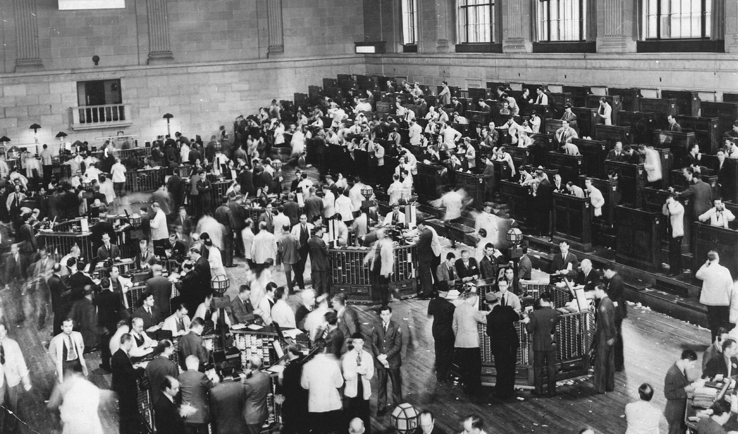 De beurs op Wallstreet in 1929. De crisis begon in dat jaar plotseling, nadat er grote paniek uitbrak op de Amerikaanse aandelenbeurs.