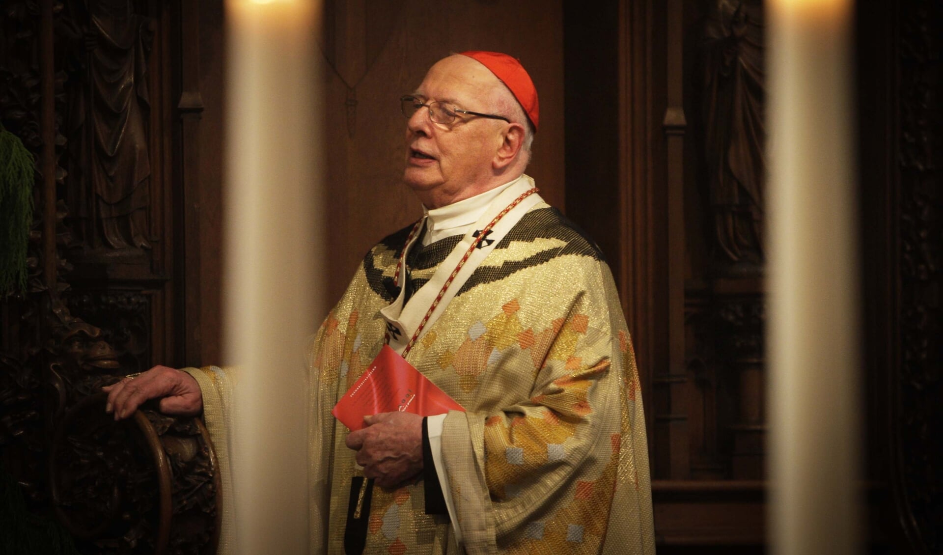 Kardinaal Adrianus Simonis tijdens zijn laatste plechtige viering van de Eucharistie als