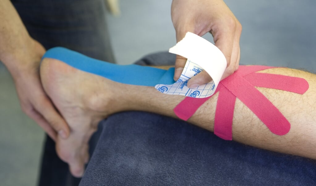 De tarieven van de twee verzekeraars waarmee fysiotherapeuten in de regio Terneuzen het meest te maken hebben, zijn in tien jaar voor de basisbehandeling per saldo bijna 10 procent verlaagd. Zou het landelijk beeld beter zijn? (beeld anp / Xtra Koen Suyk)