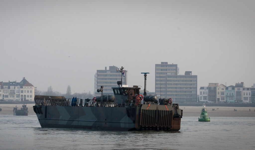 Het Korps Mariniers oefent een landing op het strand van Vlissingen. (beeld anp / Evert-Jan Daniels)