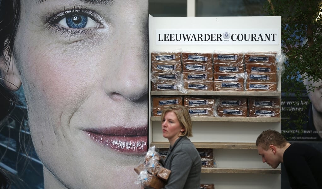 De redactie van de Leeuwarder Courant in 2013. Medewerkers kregen ontbijtkoek nadat de krant een ochtendkrant werd. (beeld anp / Catrinus van der Veen)