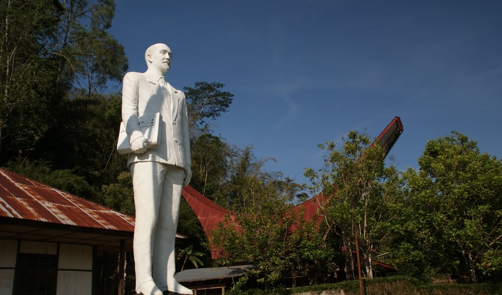 In 2013 werd voor Antonie Aris van de Loosdrecht, de eerste zendeling voor de Gereformeerde Zendingsbond, een monument opgericht op het Indonesische eiland Celebes.  (beeld GZB)