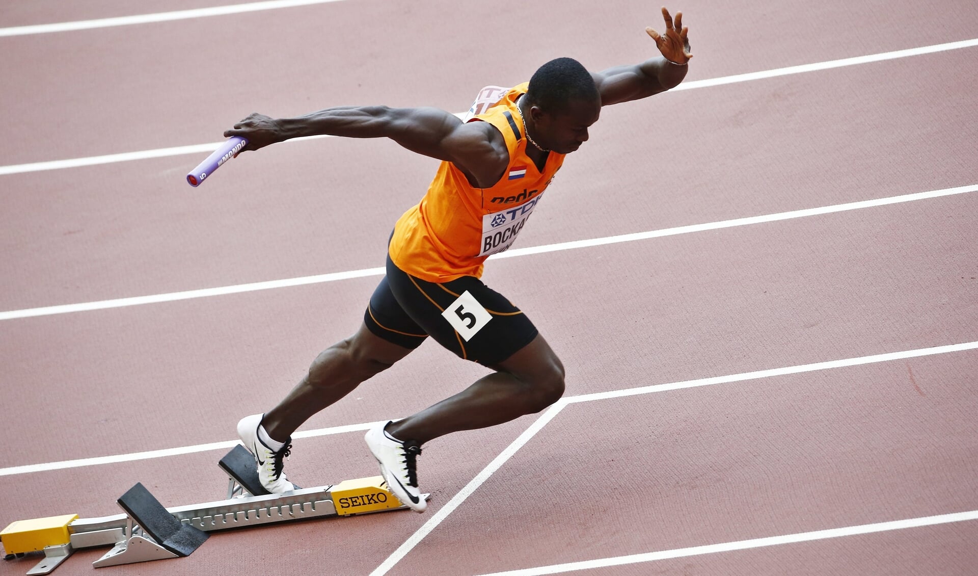 Solomon Bockarie op de 400 meter horden tijdens de Olympische Spelen van Peking.