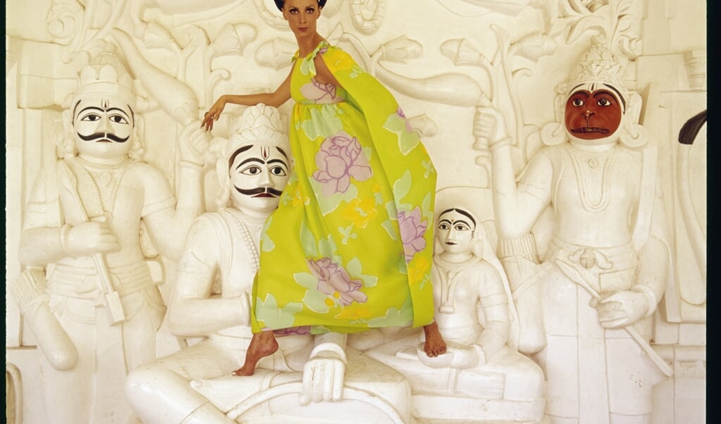 Bill Blass jurk voor Maurice Rentner. Jodhpur, India, 1964. © Henry Clarke / Galliera / Roger-Viollet. (beeld )