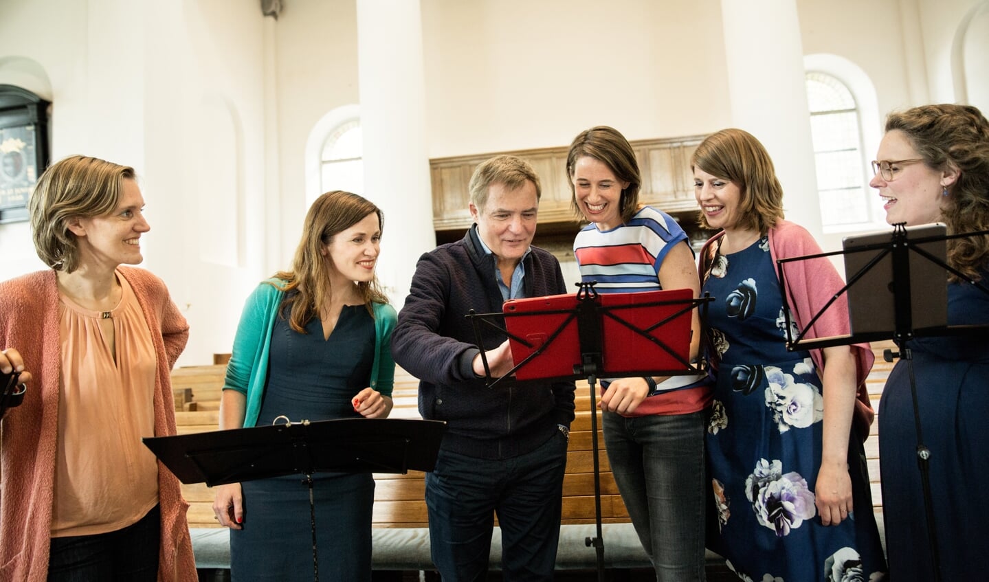 De samenwerking tussen Wishful Singing en Herman Finkers begon met een brief.