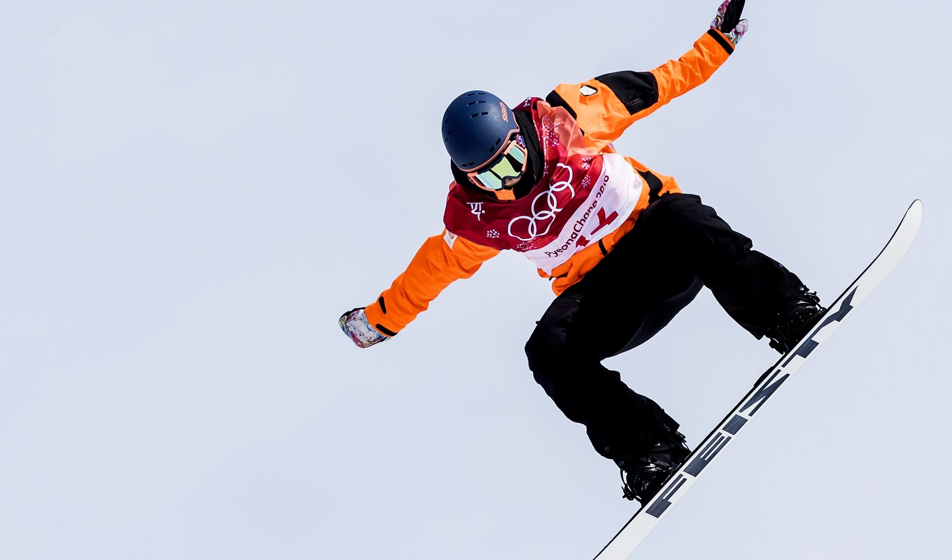 Cheryl Maas tijdens de kwalificaties snowboard big air in het Alpensia Ski Jumping Centre tijdens de Olympische Winterspelen van Pyeongchang.