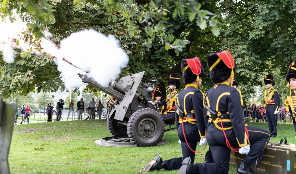 Defensie verzorgd sinds jaar en dag de ceremoniële aankleding rondom Prinsjesdag, zoals hier in 2018. (beeld SJOERD HILCKMANN)