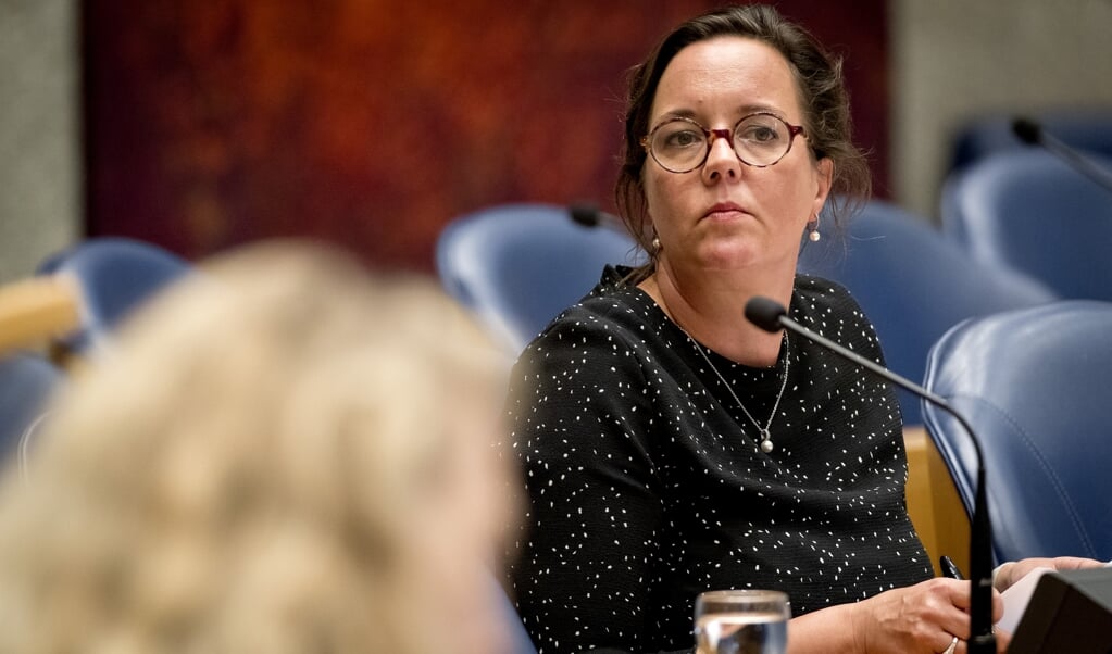 Tamara van Ark: 'Met het noodfonds kunnen voedselbanken extra mensen inzetten of zelf inkopen doen.' (beeld anp / Koen van Weel)