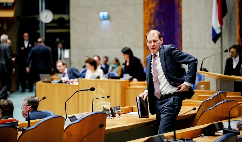 Staatssecretaris Menno Snel tijdens het debat in de Tweede Kamer over het optreden van de Belastingdienst in de affaire rond kinderopvangtoeslagen. ( anp / Robin van Lonkhuijsen)